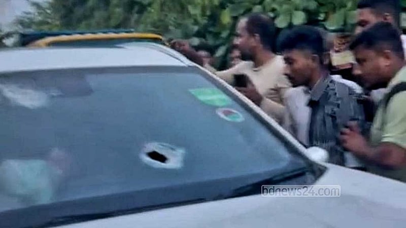 হাটহাজারীর মদুনাঘাট ব্রিজের গোড়ায় গাড়ি আটকে গুলি করে হত্যা করা হয় রাউজানের বিএনপি কর্মী ও ব্যবসায়ী আবদুল হাকিমকে।