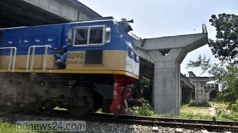 চট্টগ্রামের একটি রেলওয়ে ওভারপাস।