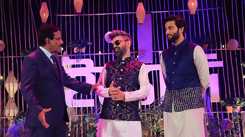 ইত্যাদির মঞ্চে হানিফ সংকেত, প্রীতম হাসান ও হাবিব ওয়াহিদ। ছবি: ফাগুন অডিও ভিশনের সৌজন্যে। 