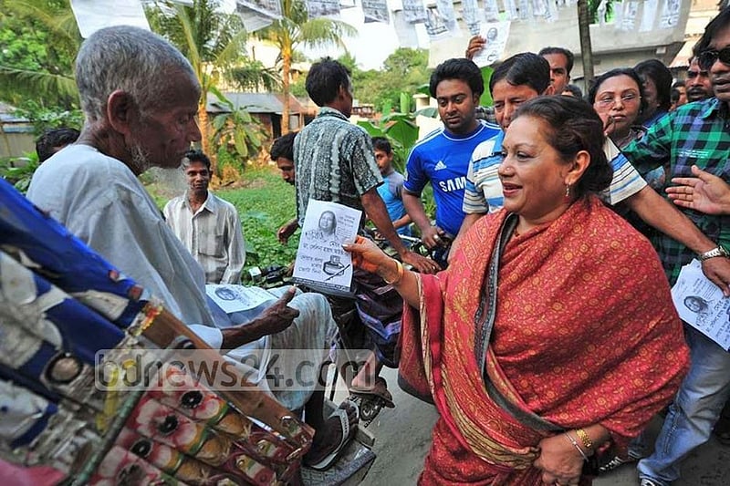 ২০১১ সালের নারায়ণগঞ্জ সিটি করপোরেশন নির্বাচনে মেয়র প্রার্থী সেলিনা হায়াৎ আইভীর পক্ষে গণসংযোগ করেন তখনকার আওয়ামী লীগের সংসদ সদস্য সারাহ বেগম কবরী।