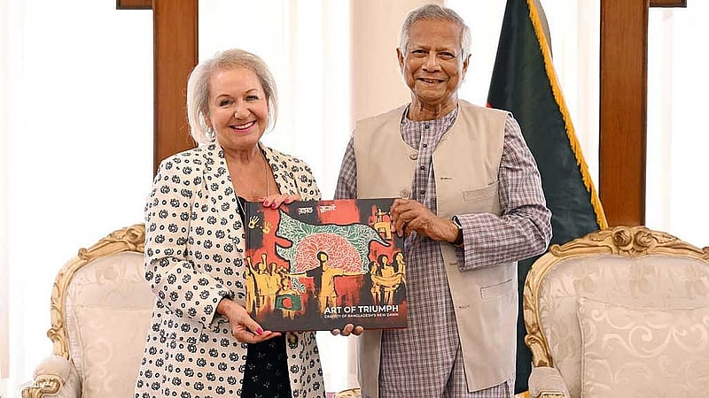 রাষ্ট্রীয় অতিথি ভবন যমুনায় প্রধান উপদেষ্টা মুহাম্মদ ইউনূসের সঙ্গে সাক্ষাৎ করেন যুক্তরাজ্যের বাণিজ্য দূত ব্যারোনেস রোজি উইন্টারটন। ছবি: পিআইডি
