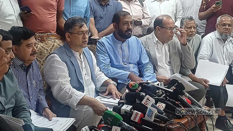বৈঠকের পর সাংবাদিকদের সঙ্গে কথা বলেন বিএনপির স্থায়ী কমিটির সদস্য সালাহউদ্দিন আহমদ।