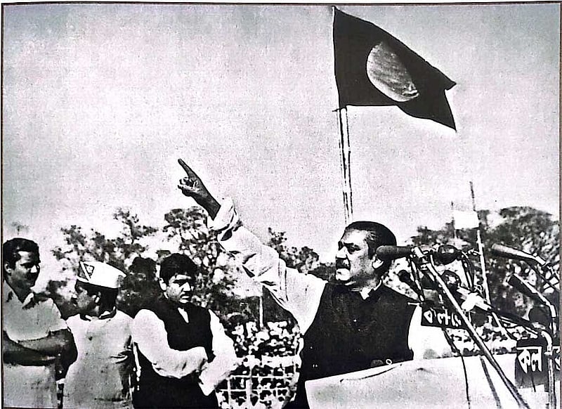 সাতই মার্চ রেসকোর্স ময়দানে ভাষণ দিচ্ছেন বঙ্গবন্ধু।