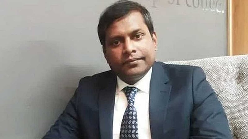 সুমন আহমেদ লড়ছেন রুশনারা আলীর বিরুদ্ধে, তাকে নিয়ে আলোচনাও চলছে বেশ।