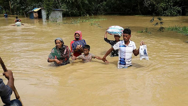 স্মরণকালে এমন বন্যা দেখেনি ফেনী। ছবি: রয়টার্স।