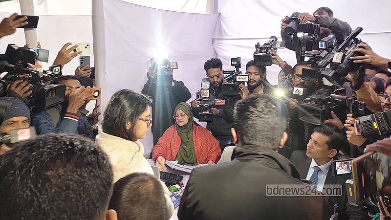 প্রার্থিতা ফিরে পেতে সোমবার নির্বাচন ভবনে গিয়ে আপিল করেন ঢাকা-৯ আসনে মনোনয়নপত্র জমা দেওয়া তাসনিম জারা।