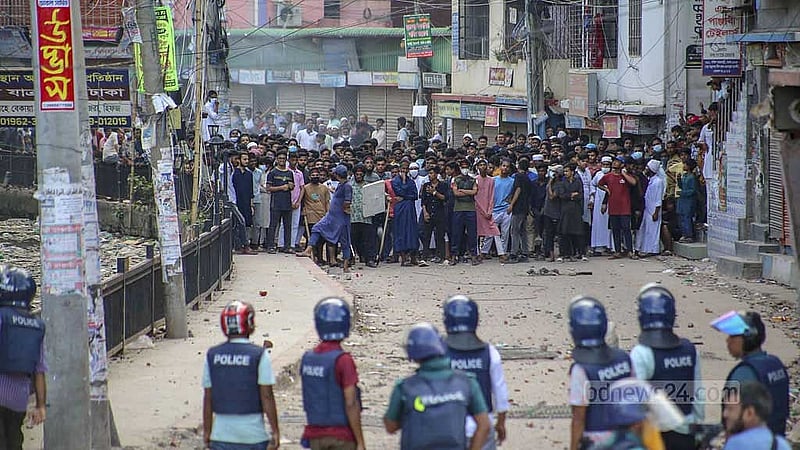 যাত্রাবাড়ীর সংঘাতে কওমি মাদ্রাসার একটি উল্লেখযোগ্য সংখ্যক শিক্ষার্থীদের অংশগ্রহণের তথ্য মিলেছে স্থানীয়দের ভাষ্যে।