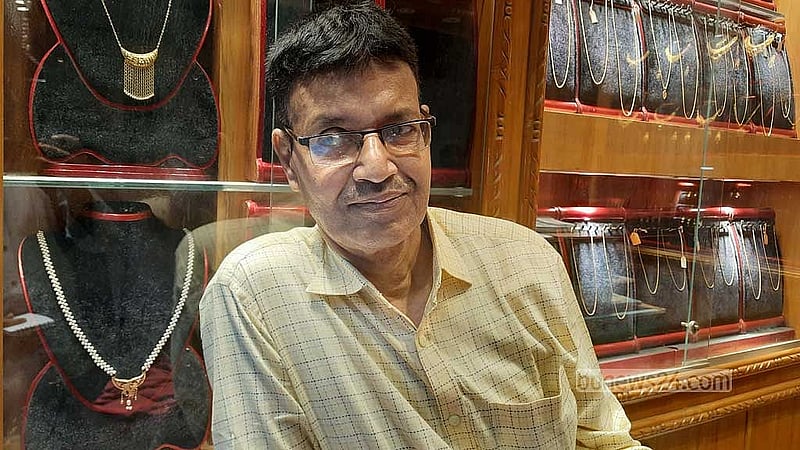 তাঁতিবাজার মূলত সোনার দোকানগুলোয় হালখাতার রেশ থাকে বেশি।