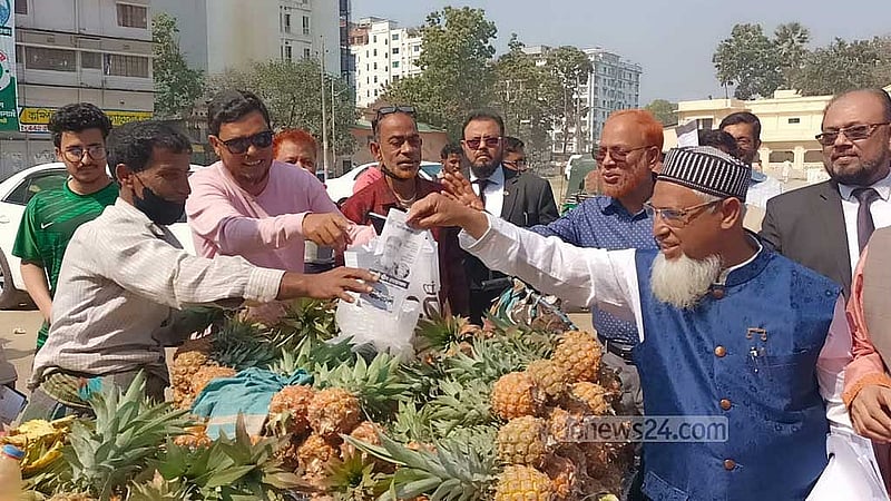 কুমিল্লা-৬ জামায়াতের প্রার্থী কাজী দ্বীন মোহাম্মদও পিছিয়ে নেই প্রচারে।