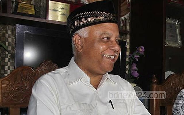 ২০১৫ সালে দ্বিতীয়বার বিএনপির প্রার্থী হয়েও ভোটের দিন ‘কারচুপির’ অভিযোগ তুলে ভোট বর্জন ও রাজনীতি ছাড়ার ঘোষণা দিয়েছিলেন এম মনজুর আলম।