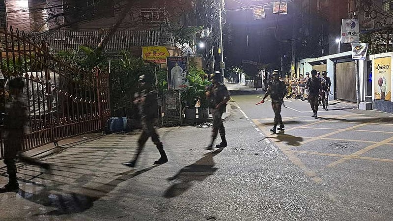 পুলিশ নেই, এই অবস্থায় নিরাপত্তার জন্য ভরসা সেনা টহল। কিন্তু অপরাধ করে ধরা পড়লেও তাদেরকে আদালতে পাঠানো যাচ্ছে না, মামলা করা যাচ্ছে না। 