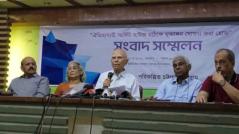 সংবাদ সম্মেলনে পরিকল্পিত চট্টগ্রাম ফোরামের সভাপতি বর্ষীয়ান শিক্ষাবিদ মুহাম্মদ সিকান্দার খান।