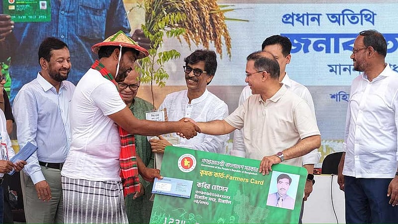 কৃষি কার্ড কর্মসূচির উদ্বোধনী অনুষ্ঠানে হাস্যোজ্বল কবির হোসেন।