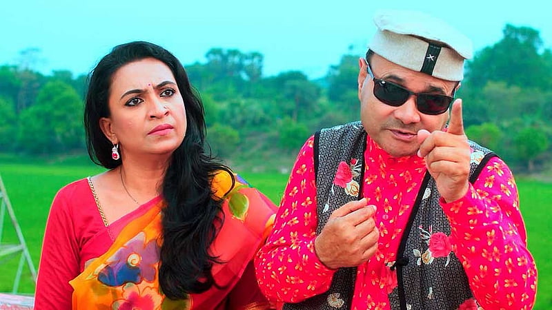 ‘ঘরজামাইদের বাড়ি' নাটকের দৃশ্য। ছবি: বৈশাখী টেলিভিশনের সৌজন্যে।