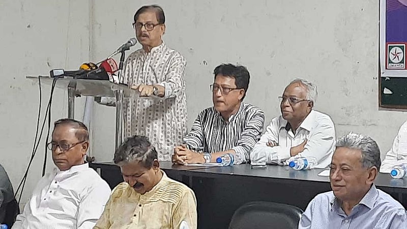 জেএসডি আয়োজিত আলোচনা সভায় বক্তব্য রাখেন নাগরিক ঐক্যের সভাপতি মাহমুদুর রহমান মান্না।