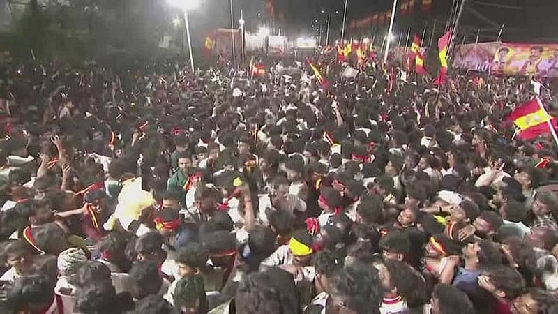 কারুরে বিজয়ের সমাবেশে ধারণার চেয়ে তিনগুণ বেশি মানুষ এসে হাজির হন। ছবি: রয়টার্স 