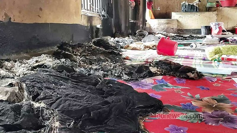 নরসিংদী কারাগারের ধ্বংসযজ্ঞ।