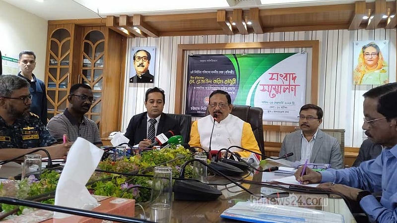 মেয়র হিসেবে দায়িত্ব গ্রহণের তিন বছর পূর্তি উপলক্ষে ১৪ ফেব্রুয়ারি নগরীর টাইগারপাসে অস্থায়ী নগর ভবনে সংবাদ সম্মেলন করেন সাবেক এম রেজাউল করিম চৌধুরী।