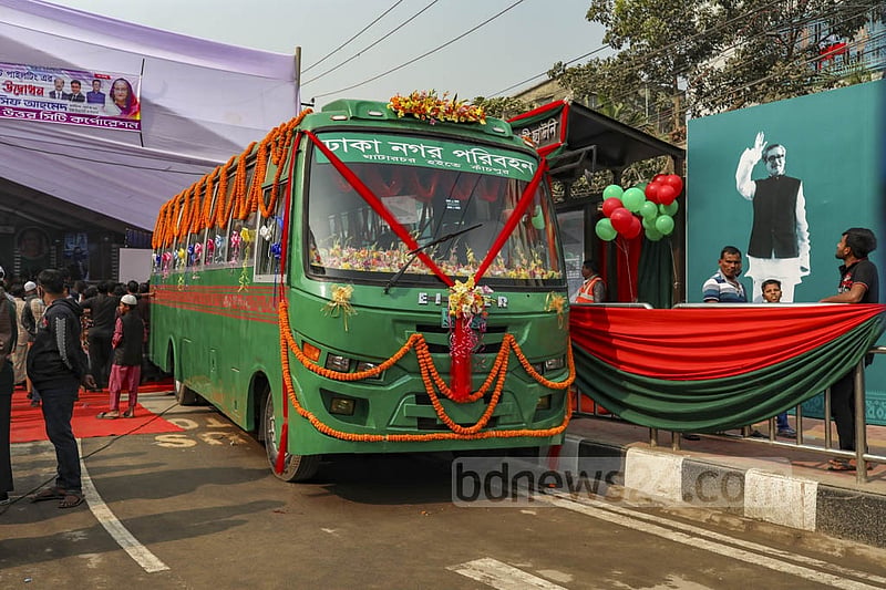 ঢাকার সড়কে আশা জাগিয়ে চালু হলেও কিছুদিন পরই নগর পরিবহনের সেবা আগের মতই হয়ে যায়।