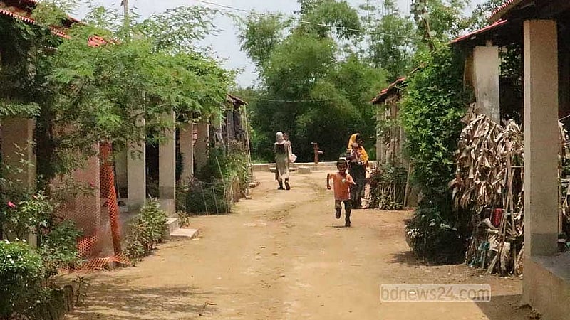 কক্সবাজারের উখিয়ায় আশ্রয়ণ প্রকল্প। 