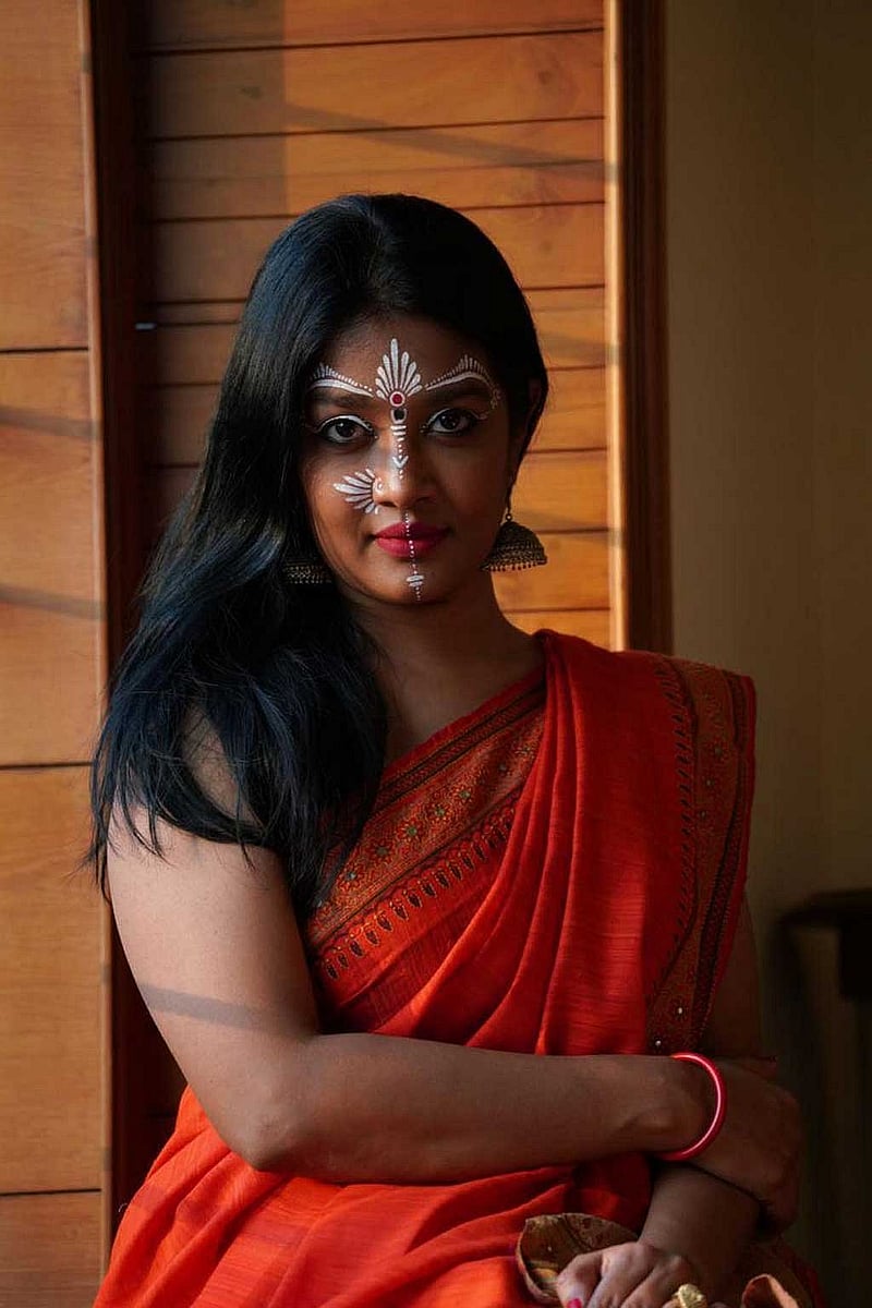 বাঙালি বিলাস সিনেমায় অভিনয় করেছেন ভারতীয় অভিনেত্রী ঋ সেন।