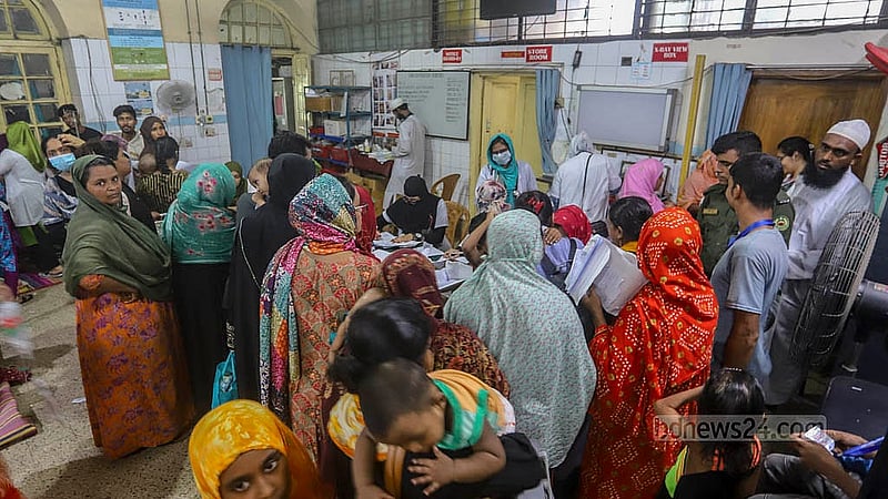 হাসপাতালে ভর্তির আশায় যত শিশুকে নিয়ে যান অভিবাবকরা, তাদের একটি বড় অংশকেই নিরাশ হয়ে ফিরতে হয় শয্যা না পেয়ে। কেউ যান বেসরকারিতে, যাদের সঙ্গতি নেই, তাদেরকে ভাগ্যের হাতে ছেড়ে দিতে হয় সব কিছু।
