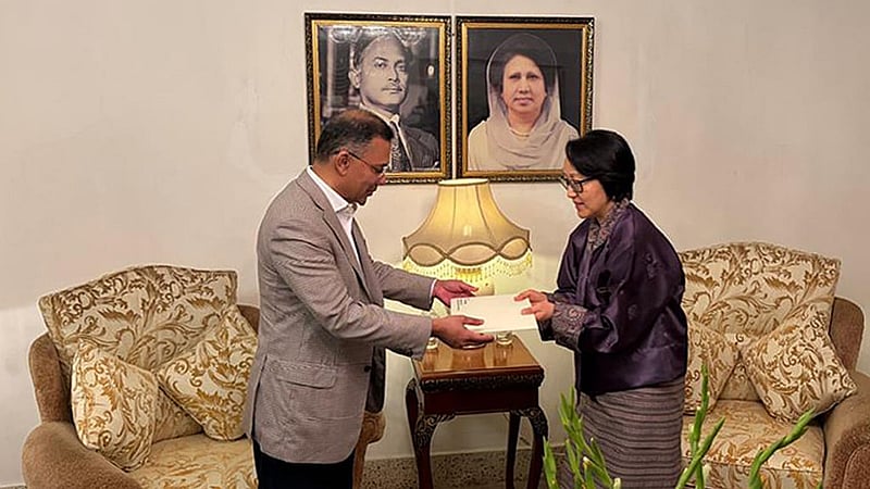 বিএনপি চেয়ারম্যান তারেক রহমানের সঙ্গে শনিবার সাক্ষাৎ করেন ভুটানের রাষ্ট্রদূত দাসো কর্মা হামু দর্জি।