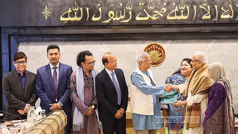 উচ্চকক্ষের সদস্য হতে বয়স অন্তত ৩৫ বছর এবং শিক্ষাগত যোগ্যতা স্নাতক হতে হবে।