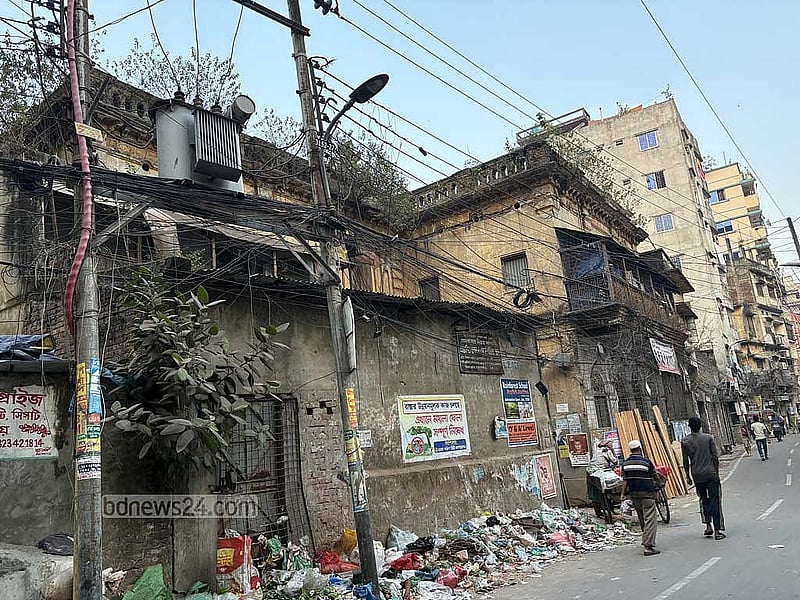 আবুল খয়রাত রোডে( তারা মসজিদ) এলাকায় একসময়কার জমিদার সুবহানের বাড়ি