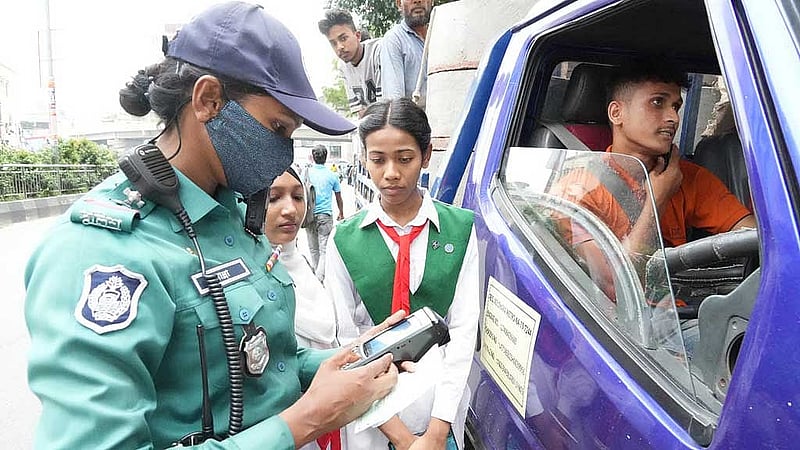 সরকার পরিবর্তনের পর মাসখানেক ট্রাফিক পুলিশের অল্প সদস্যের উপস্থিতি দেখা গেলেও শক্ত অবস্থানে যেতে দেখা যায়নি কাউকেই। মামলার কার্যক্রম শুরু হয় আরও পরে।