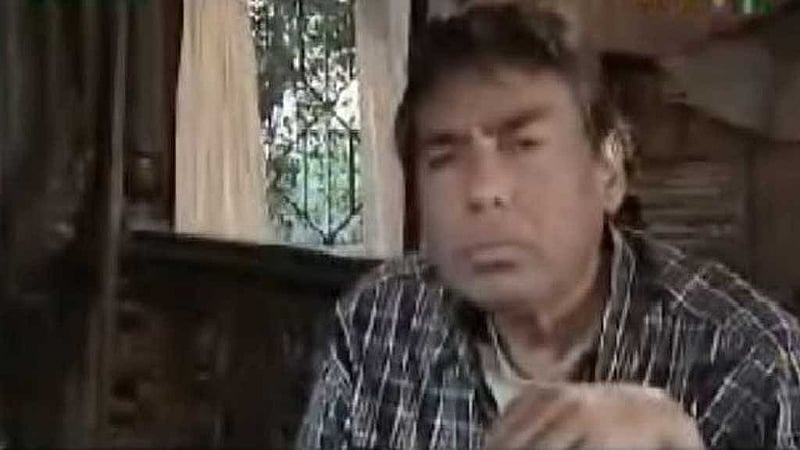'স্বপ্ন সঙ্গিনী' নাটকের দৃশ্যে হুমায়ুন ফরিদী