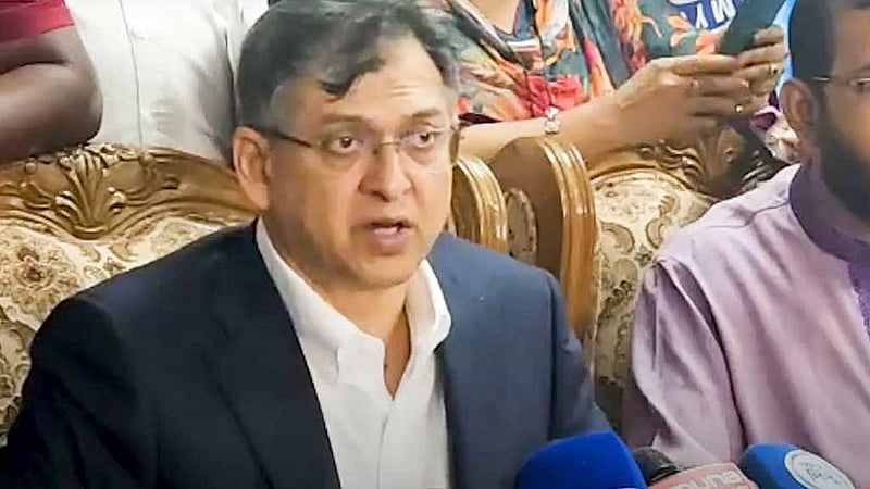 ঢাকার ফরেন সার্ভিস একাডেমিতে রাজনৈতিক দলগুলোর সঙ্গে আলোচনা শেষে ব্রিফিং করেন বিএনপির স্থায়ী কমিটির সদস্য সালাহউদ্দিন আহমদ।