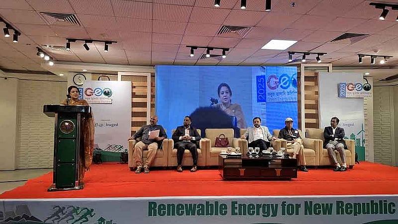 রাজধানীতে সামরিক জাদুঘরে আয়োজিত 'সবুজ জ্বালানি অলিম্পিয়াড ২০২৫' অনুষ্ঠানে পরিবেশ ও জলবায়ু পরিবর্তন উপদেষ্টা সৈয়দা রিজওয়ানা হাসান বক্তব্য রাখেন।
