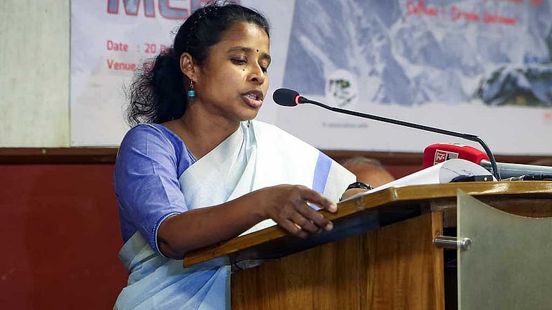 সংবাদ সম্মেলনে নিশাত মজুমদার।