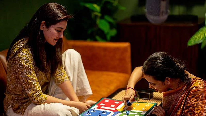 ‘জয়া আর শারমিন’ সিনেমার দৃশ্য। ছবি : পরিচালকের সৌজন্যে। 
