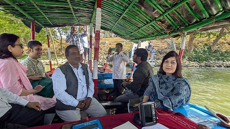 ভারত গঙ্গা চুক্তির অধীনে প্রতিশ্রুত পানি ঠিকমত দিচ্ছে কি না, তা পরিমাপের নিয়মিত প্রক্রিয়ার অংশ হিসেবে ৪ মার্চ বাংলাদেশের একটি দল ফারাক্কা ব্যারাজ এলাকা পরিদর্শন করে।