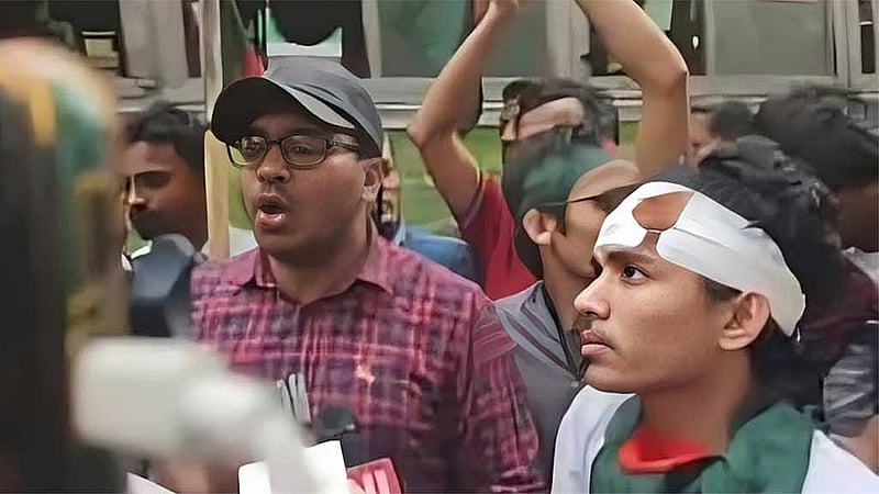 মতিঝিলে হামলার দিন উপস্থিত ক্যাপ পরিহিত শাহাদাৎ ফরাজী সাকিব।