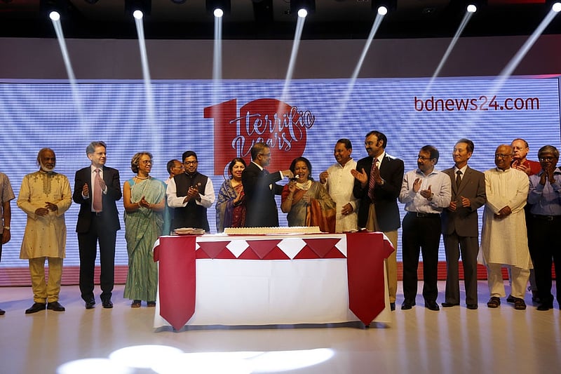 ঢাকার র‌্যাডিসন হোটেলে ২০১৬ সালের ২৩ অক্টোবর বিডিনিউজ টোয়েন্টিফোর ডটকমের দশক পূর্তি উদযাপনে বিভিন্ন ক্ষেত্রের শীর্ষস্থানীয়দের সঙ্গে ছিলেন অভিনেত্রী সারাহ বেগম কবরী।