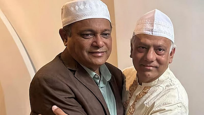 গত রোজার ঈদে যুক্তরাজ্য আওয়ামী লীগের সাধারণ সম্পাদক সৈয়দ ফারুকের সঙ্গে লন্ডনে কোলাকুলি করেন হাছান মাহমুদ।