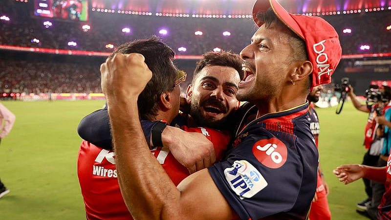 ফাইনাল শেষে কোহলিদের উল্লাস। ছবি: আইপিএল ফেইসবুক