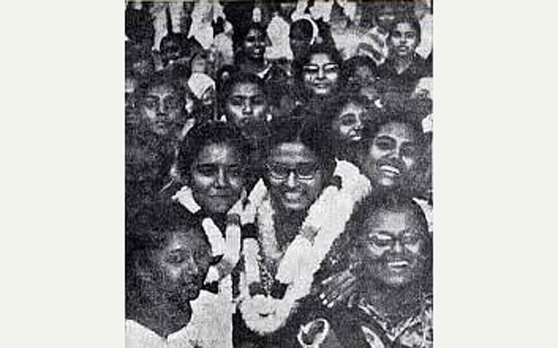 ১৯৬৬ সালে ইডেন কলেজ ছাত্র সংসদ নির্বাচনে ভিপি পদে বিজয়ী শেখ হাসিনা 