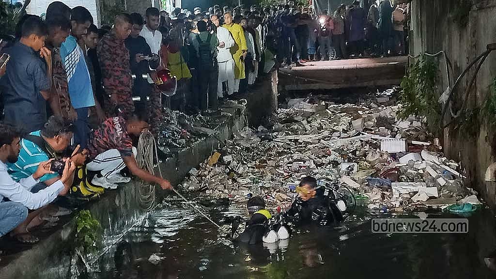 চট্টগ্রাম নগরীর কাপাসগোলা এলাকার হিজড়া খাল। গত শুক্রবার সেখানে ডুবে এক শিশুর মৃত্যু হয়।