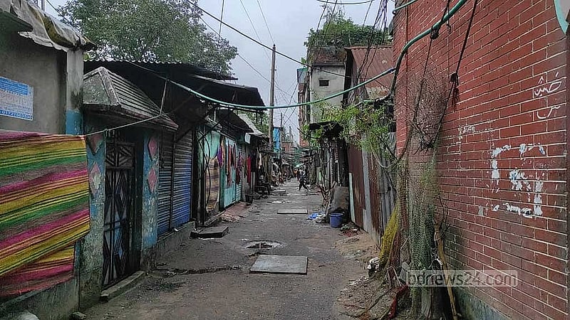 প্রকাশ্যে মাদক বিক্রি ও ব্যবহার অনেকটা কমে গেলেও চনপাড়ায় এখনো ‘হোম সার্ভিস’ চালু আছে বলে স্থানীয়রা জানিয়েছেন। 