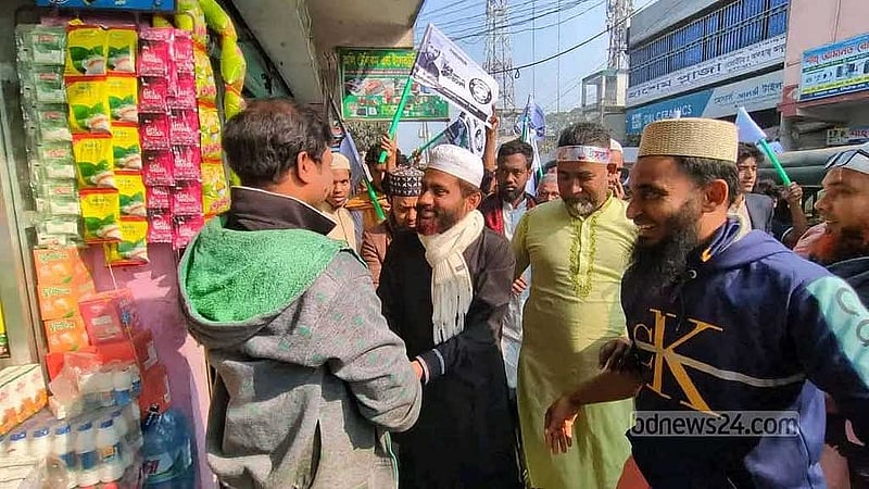 কুমিল্লা-৩ আসনে প্রচারে ছুটছেন জামায়াত ইসলামীর প্রার্থী ইউসুফ সোহেল।