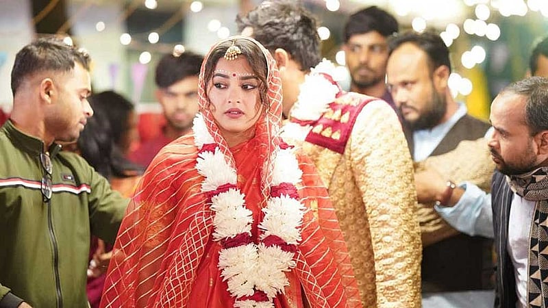 ‘প্রিয় প্রিয়সীনি’ নাটকের দৃশ্য, ছবি প্রযোজনা প্রতিষ্ঠানের সৌজন্যে।