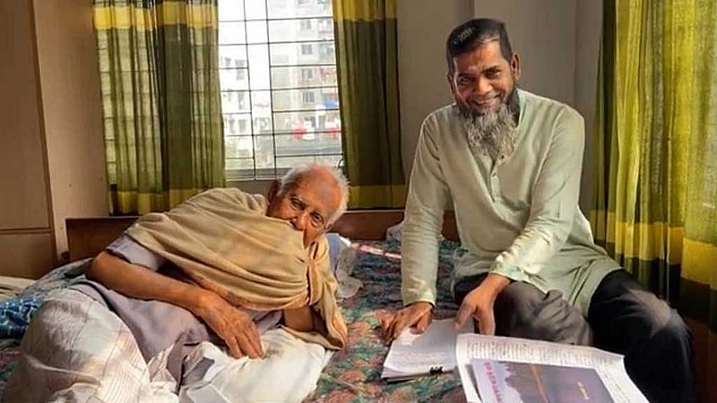 আহমদ রফিকের সঙ্গে আবুল কালাম। ছবি: শেখ রফিকের সৌজন্যে। 