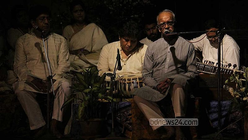 সন্‌জীদা খাতুনের স্মরণানুষ্ঠানে স্মরণ বক্তব্যে ছায়ানটের উপদেষ্টা মফিদুল হক। শুক্রবার ছায়ানট মিলনায়তনে।