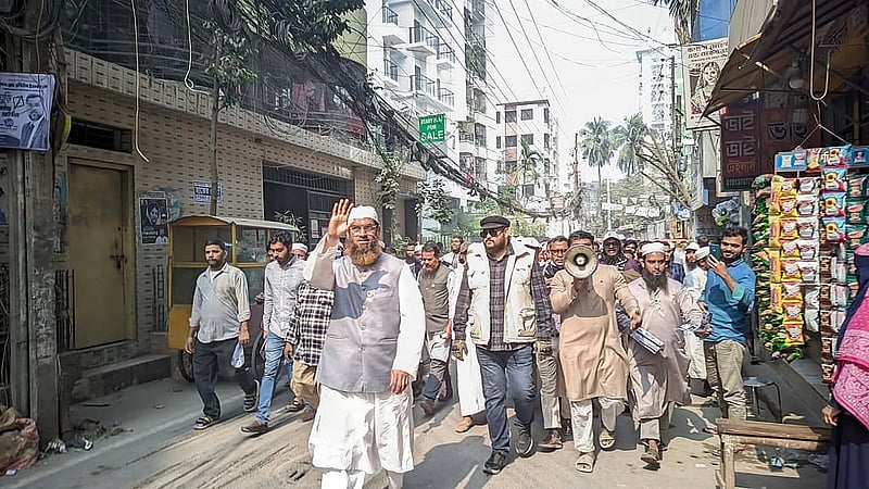 নির্বাচনি প্রচারে বাংলাদেশ খেলাফত মজলিসের আমির মামুনুল হক।