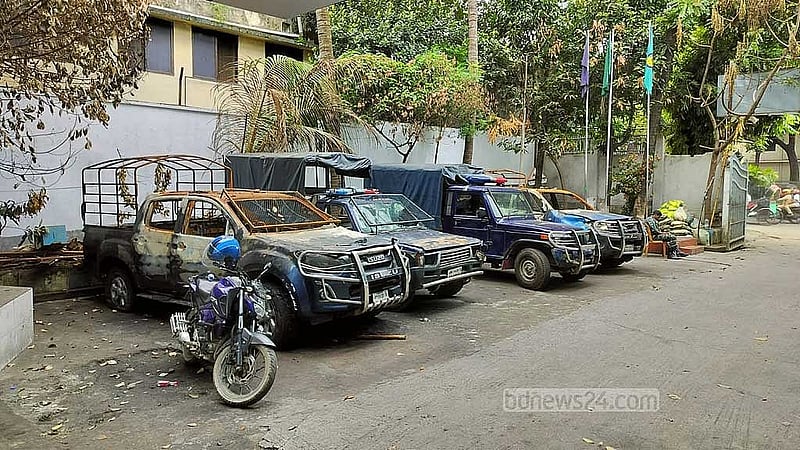 থানায় আলামত হিসেবে গাড়ি বা অন্য যেসব বস্তু রাখা হয়, পুড়ে গেছে বা লুট হয়েছে যেগুলোর একটি বড় অংশও।