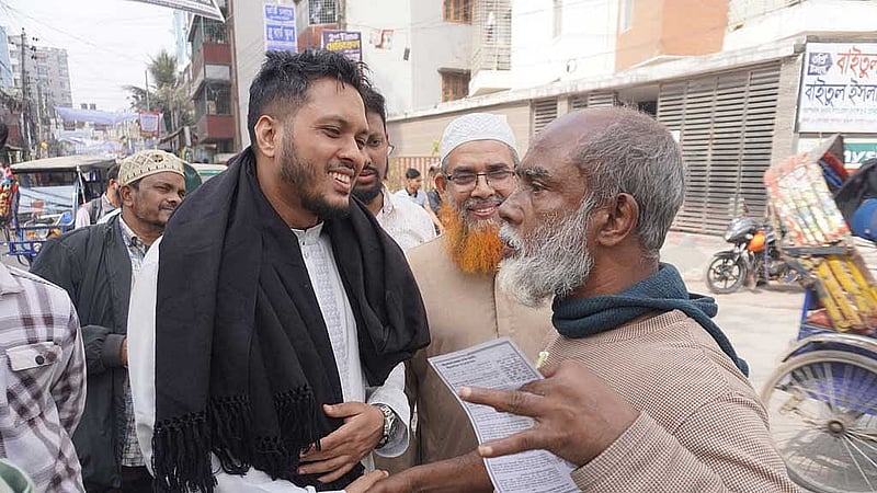 ভোটের প্রচারে এনসিপির প্রার্থী মোহাম্মদ জাবেদ মিয়া রাসিন।